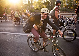 Radsternfahrt auf vier Routen zum Stuttgarter Schloßplatz war ein voller Erfolg