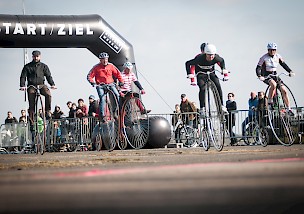 Radfahren auf historischen Rädern: Hochradrennen in Berlin